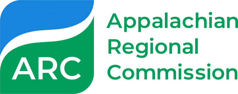 Luntiang teksto sa puting kaligiran na nagsasabing: "Panrehiyong Komisyon ng Appalachian" sa tabi ng logo ng ARC
